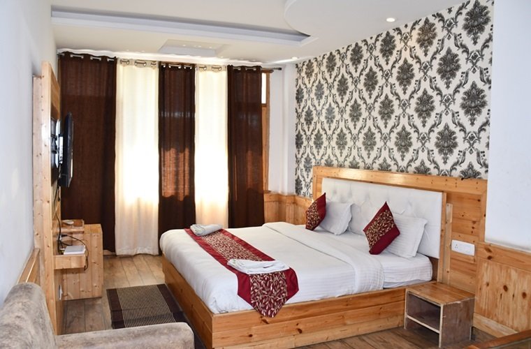 Hotel The Elena Manali